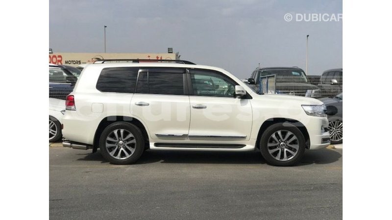 Big with watermark toyota land cruiser estuary import dubai 7021