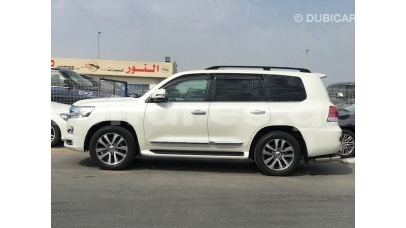 Big with watermark toyota land cruiser estuary import dubai 7021