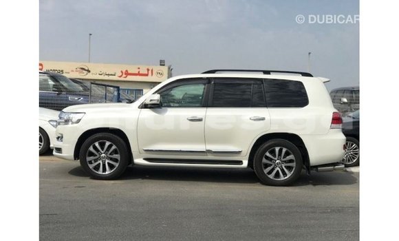 Sayi Imported Toyota Land Cruiser White Mota in Import - Dubai a estuary Sayi Imported Toyota Land Cruiser White Mota in Import - Dubai a estuary