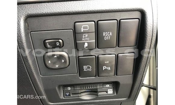 Sayi Imported Toyota Land Cruiser White Mota in Import - Dubai a estuary Sayi Imported Toyota Land Cruiser White Mota in Import - Dubai a estuary