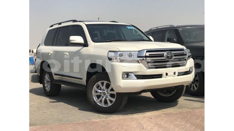 Big with watermark toyota land cruiser estuary import dubai 7024