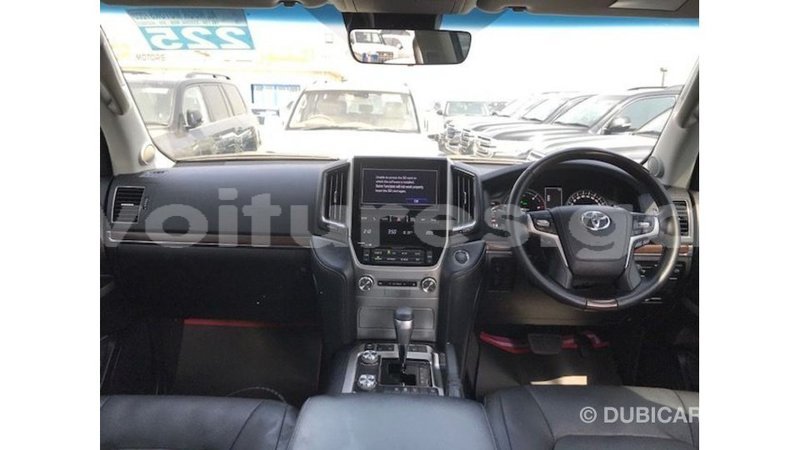 Big with watermark toyota land cruiser estuary import dubai 7024