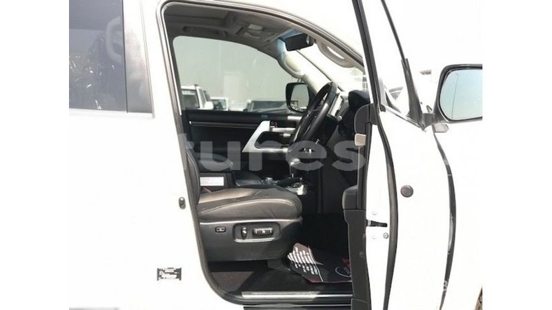 Big with watermark toyota land cruiser estuary import dubai 7024