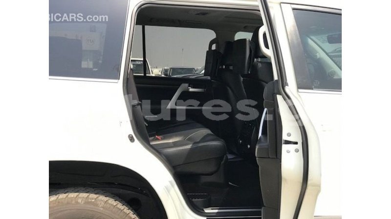 Big with watermark toyota land cruiser estuary import dubai 7024