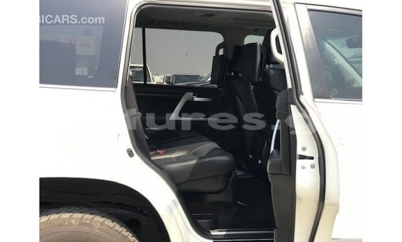 Buy Import Toyota Land Cruiser White Car in Import - Dubai in Estuary Buy Import Toyota Land Cruiser White Car in Import - Dubai in Estuary
