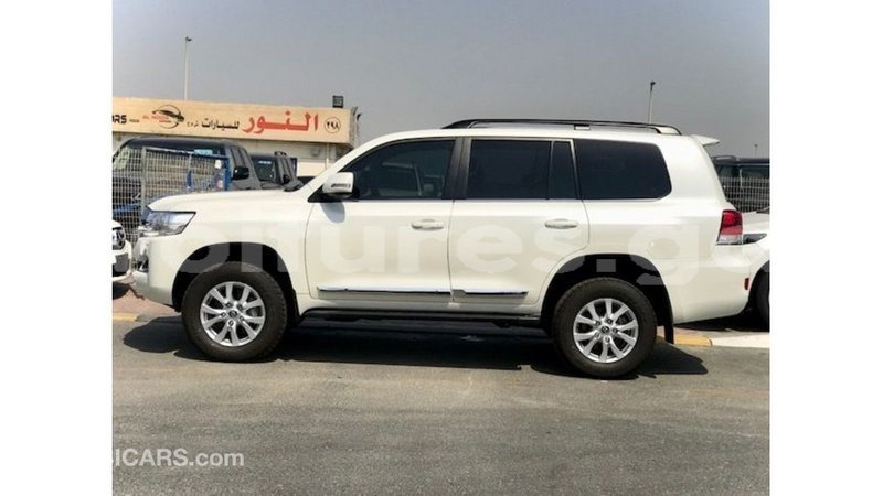 Big with watermark toyota land cruiser estuary import dubai 7024