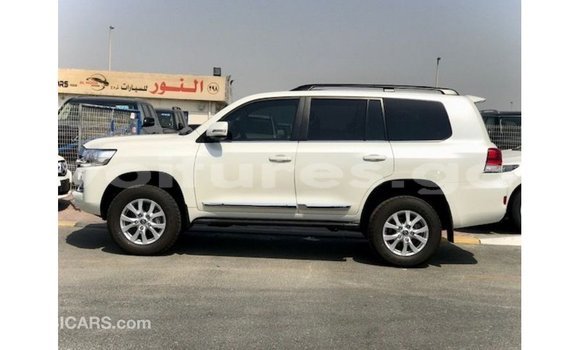 Buy Import Toyota Land Cruiser White Car in Import - Dubai in Estuary Buy Import Toyota Land Cruiser White Car in Import - Dubai in Estuary