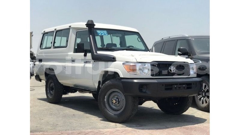 Big with watermark toyota land cruiser estuary import dubai 7027