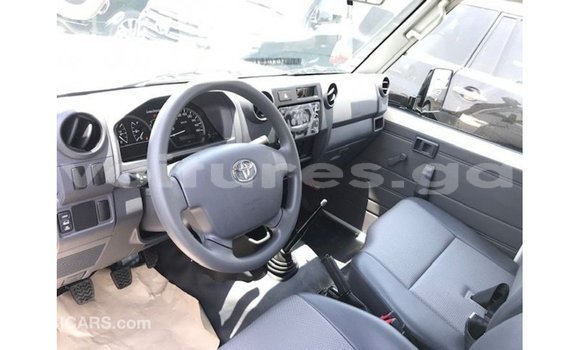 Buy Import Toyota Land Cruiser White Car in Import - Dubai in Estuary Buy Import Toyota Land Cruiser White Car in Import - Dubai in Estuary