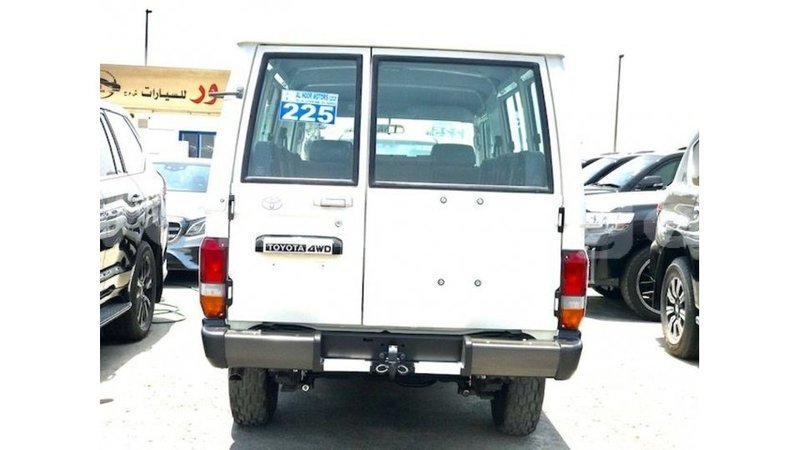 Big with watermark toyota land cruiser estuary import dubai 7027