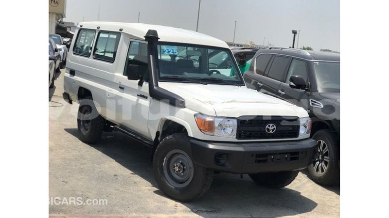 Big with watermark toyota land cruiser estuary import dubai 7027