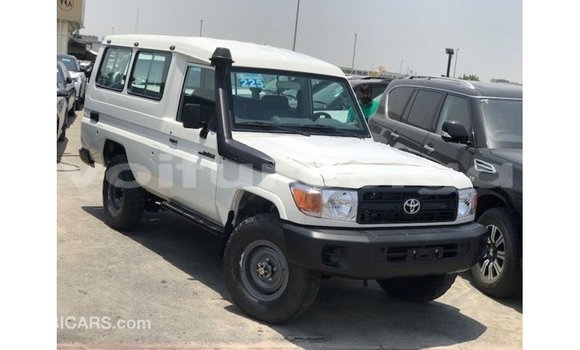 Buy Import Toyota Land Cruiser White Car in Import - Dubai in Estuary Buy Import Toyota Land Cruiser White Car in Import - Dubai in Estuary