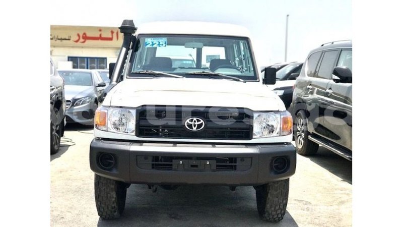 Big with watermark toyota land cruiser estuary import dubai 7027