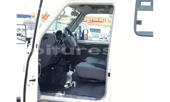 Buy Import Toyota Land Cruiser White Car in Import - Dubai in Estuary Buy Import Toyota Land Cruiser White Car in Import - Dubai in Estuary