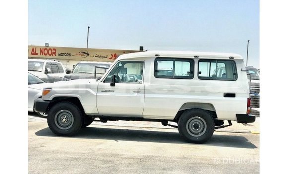 Buy Import Toyota Land Cruiser White Car in Import - Dubai in Estuary Buy Import Toyota Land Cruiser White Car in Import - Dubai in Estuary