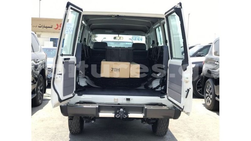 Big with watermark toyota land cruiser estuary import dubai 7027