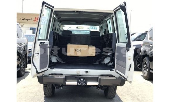Buy Import Toyota Land Cruiser White Car in Import - Dubai in Estuary Buy Import Toyota Land Cruiser White Car in Import - Dubai in Estuary