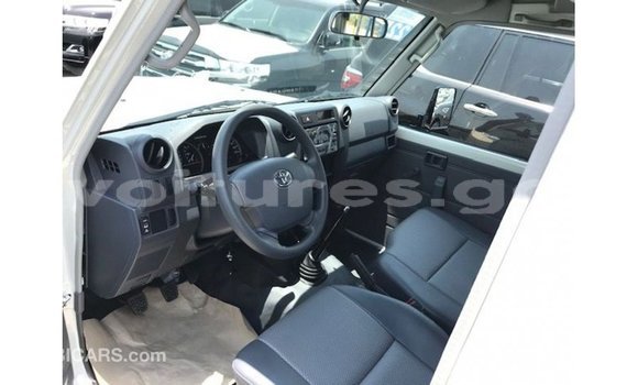 Buy Import Toyota Land Cruiser White Car in Import - Dubai in Estuary Buy Import Toyota Land Cruiser White Car in Import - Dubai in Estuary