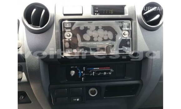 Buy Import Toyota Land Cruiser White Car in Import - Dubai in Estuary Buy Import Toyota Land Cruiser White Car in Import - Dubai in Estuary