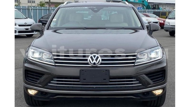 Big with watermark volkswagen touareg estuary import dubai 7028