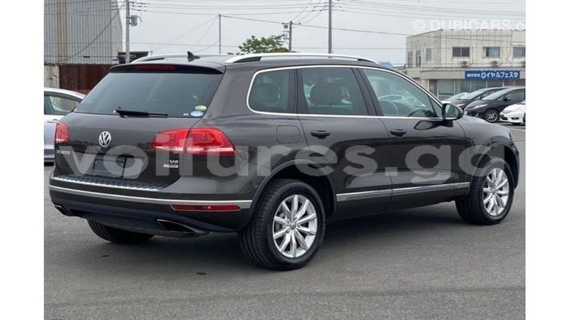 Big with watermark volkswagen touareg estuary import dubai 7028