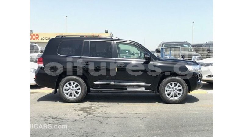 Big with watermark toyota land cruiser estuary import dubai 7029