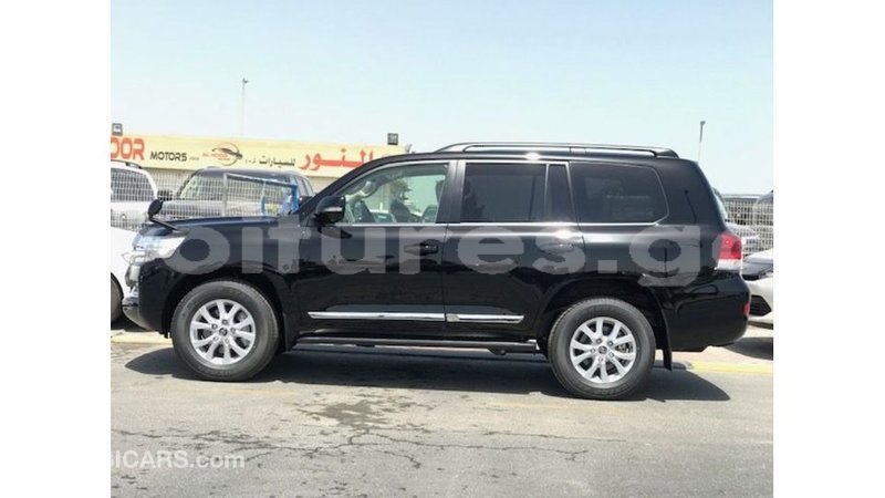 Big with watermark toyota land cruiser estuary import dubai 7029