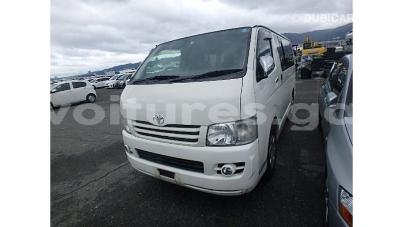 Big with watermark toyota hiace estuary import dubai 7032