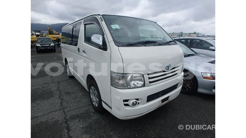 Big with watermark toyota hiace estuary import dubai 7032