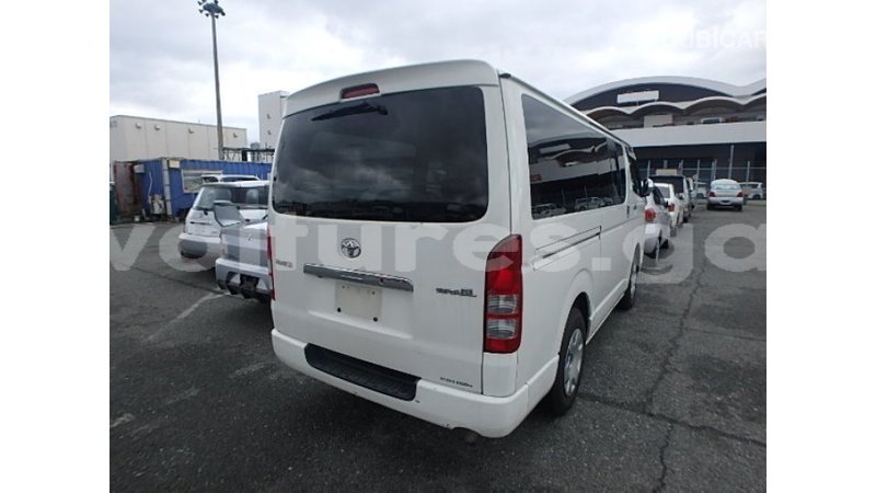 Big with watermark toyota hiace estuary import dubai 7032