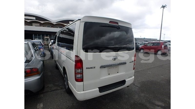 Big with watermark toyota hiace estuary import dubai 7032