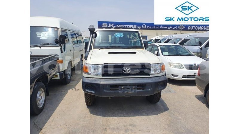 Big with watermark toyota land cruiser estuary import dubai 7039