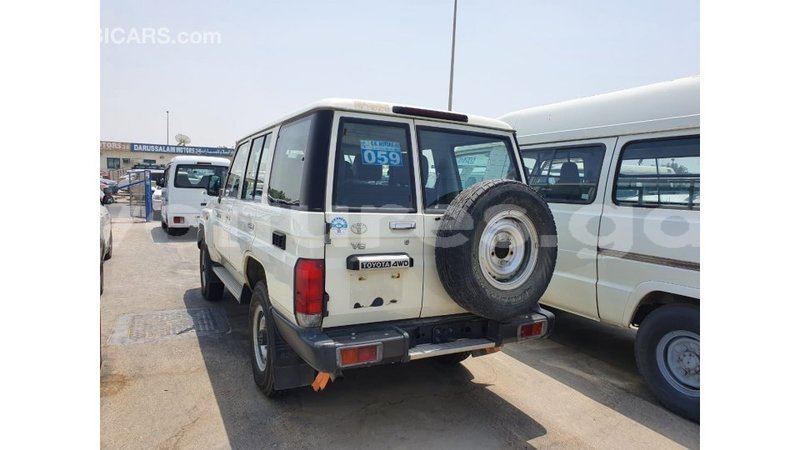 Big with watermark toyota land cruiser estuary import dubai 7039