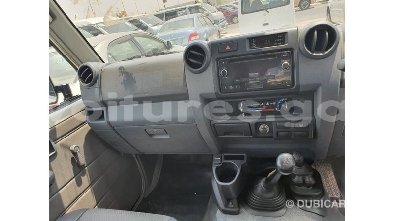 Big with watermark toyota land cruiser estuary import dubai 7039