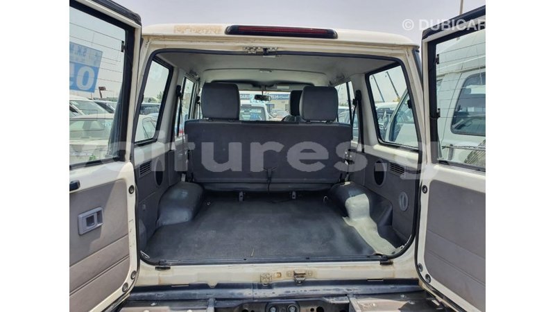 Big with watermark toyota land cruiser estuary import dubai 7039