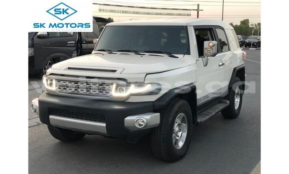 Acheter Import Voiture Toyota FJ Cruiser Blanc à Import - Dubai, Estuaire Acheter Import Voiture Toyota FJ Cruiser Blanc à Import - Dubai, Estuaire