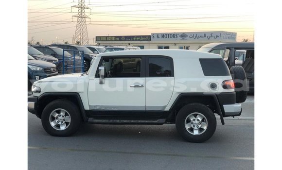 Acheter Import Voiture Toyota FJ Cruiser Blanc à Import - Dubai, Estuaire Acheter Import Voiture Toyota FJ Cruiser Blanc à Import - Dubai, Estuaire