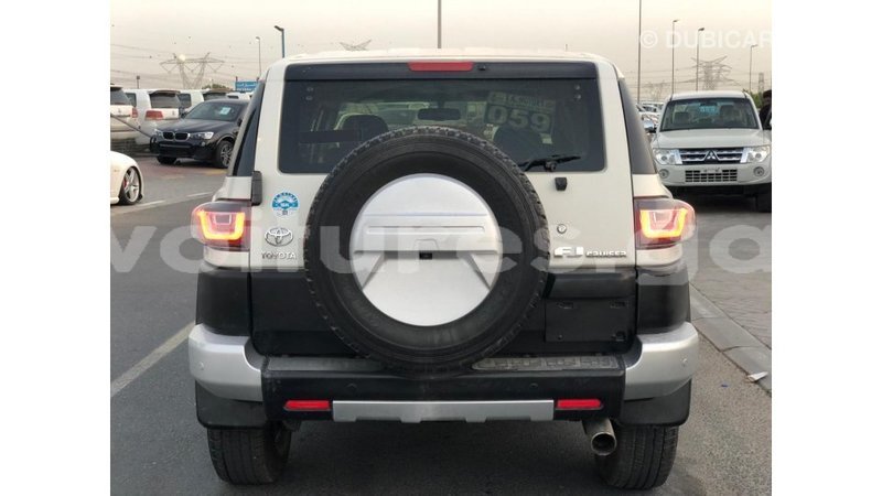Big with watermark toyota fj cruiser estuary import dubai 7040