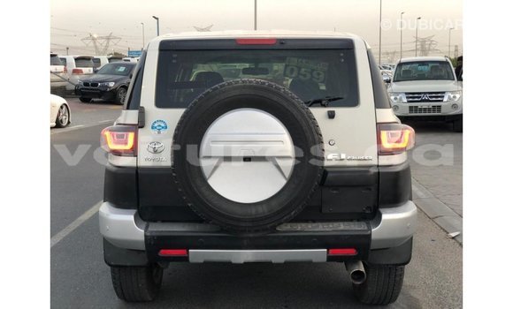 Acheter Import Voiture Toyota FJ Cruiser Blanc à Import - Dubai, Estuaire Acheter Import Voiture Toyota FJ Cruiser Blanc à Import - Dubai, Estuaire