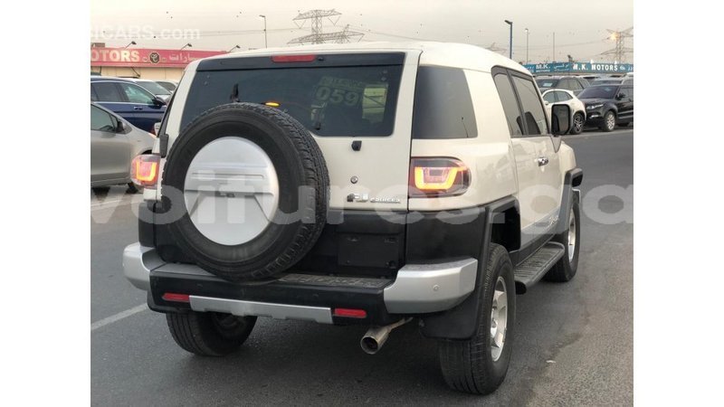 Big with watermark toyota fj cruiser estuary import dubai 7040