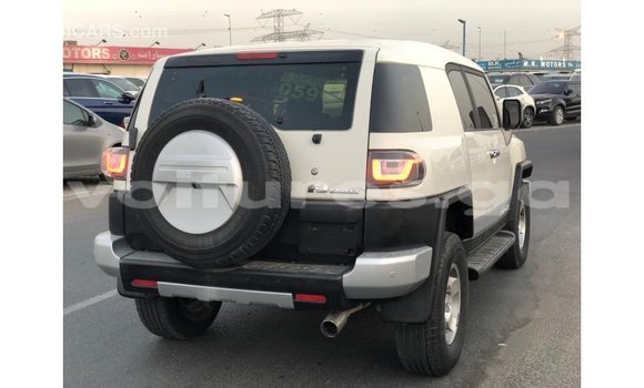 Acheter Import Voiture Toyota FJ Cruiser Blanc à Import - Dubai, Estuaire Acheter Import Voiture Toyota FJ Cruiser Blanc à Import - Dubai, Estuaire