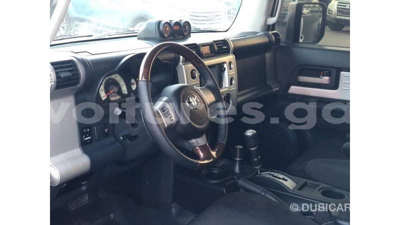 Big with watermark toyota fj cruiser estuary import dubai 7040