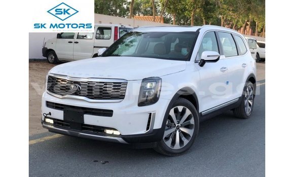 Sayi Imported Kia Carens White Mota in Import - Dubai a estuary