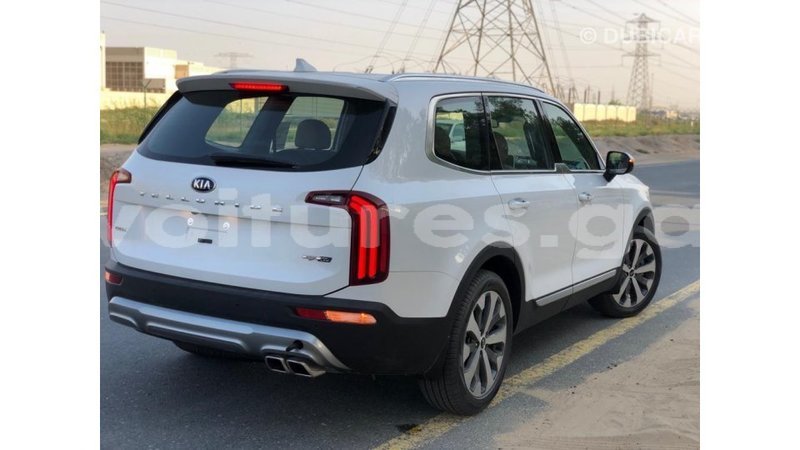 Big with watermark kia carens estuary import dubai 7045