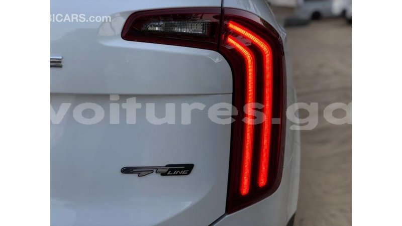 Big with watermark kia carens estuary import dubai 7045