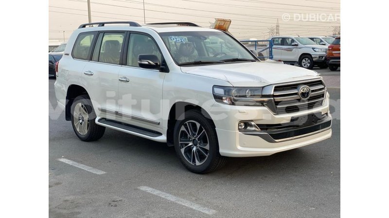 Big with watermark toyota da estuary import dubai 7048