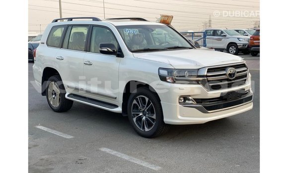 Sayi Imported Toyota DA White Babbar mota in Import - Dubai a estuary Sayi Imported Toyota DA White Babbar mota in Import - Dubai a estuary