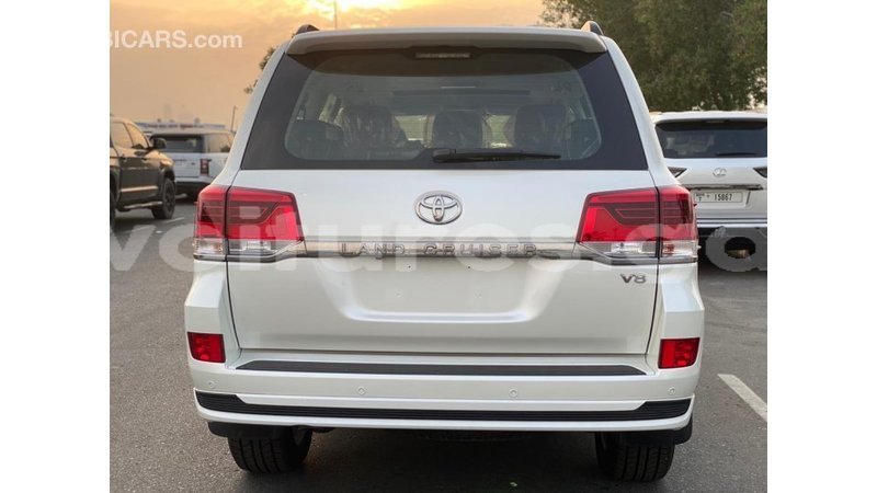 Big with watermark toyota da estuary import dubai 7048