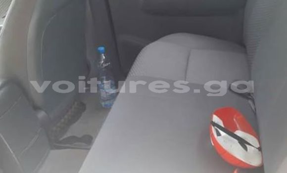 Sayi Na hannu Toyota Hilux White Mota in Libreville a estuary Sayi Na hannu Toyota Hilux White Mota in Libreville a estuary