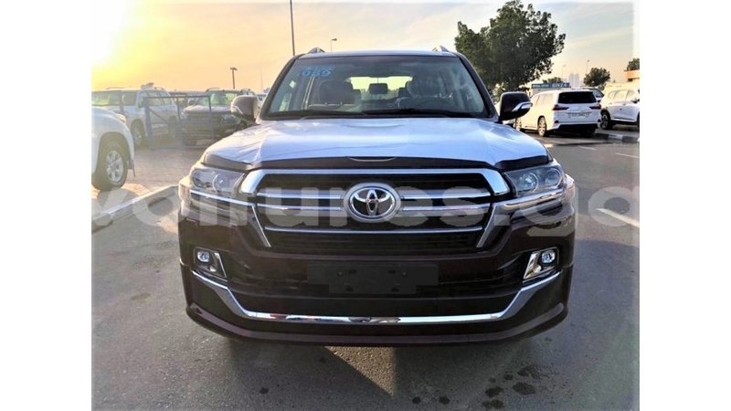 Big with watermark toyota land cruiser estuary import dubai 7050